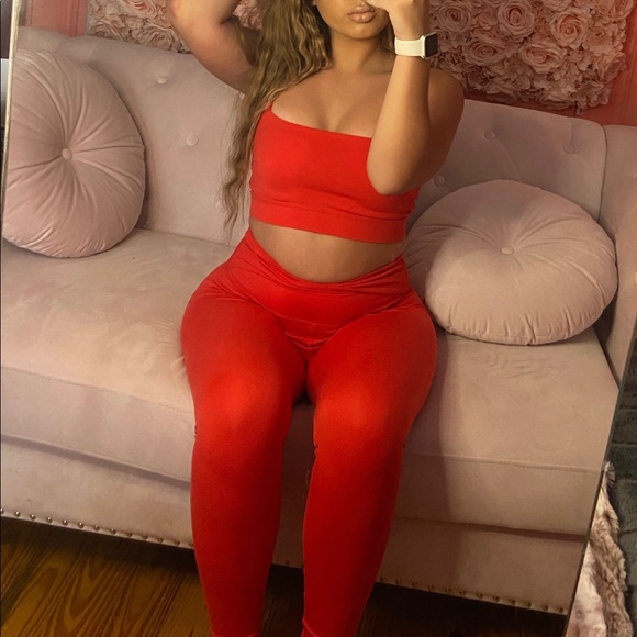 FASHION NOVA SPORTS SET - Picture 3 of 4